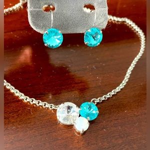 Three gemmed necklace with matching earrings